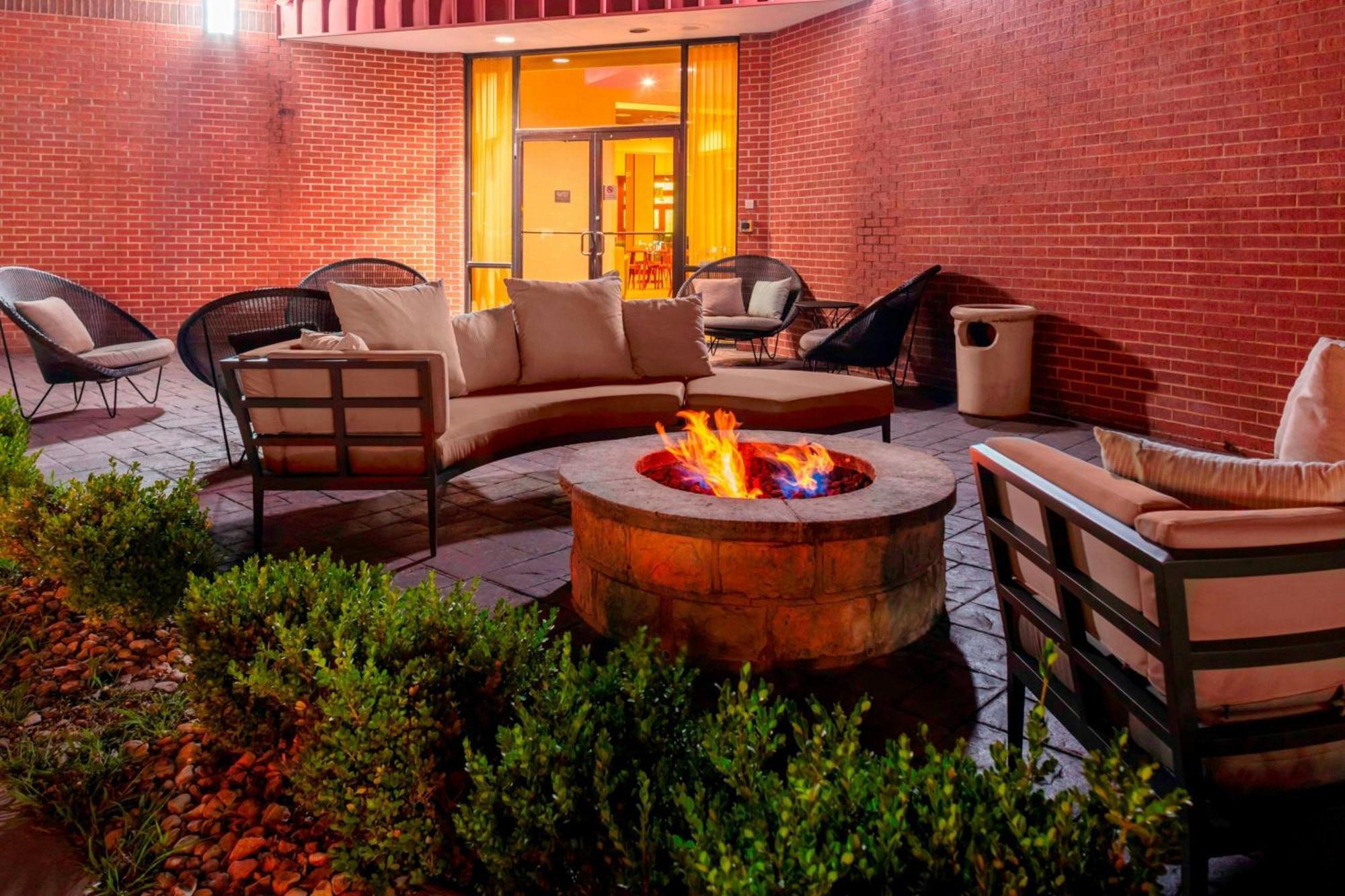 Courtyard By Marriott Кіллін Екстер'єр фото